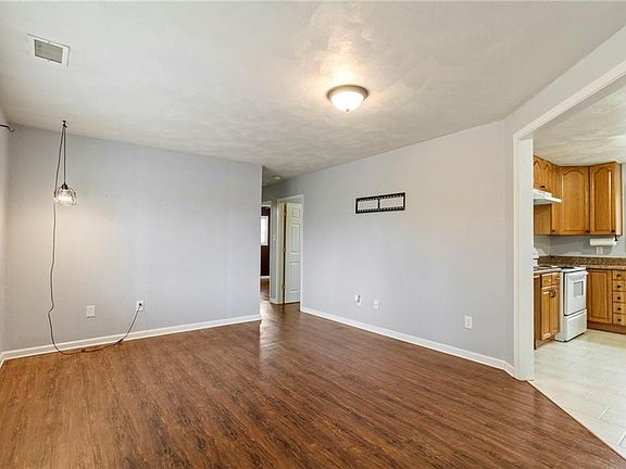 3rd image of 90 Haviland Drive