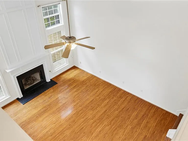 490 Chippenham Ct — Photo 13