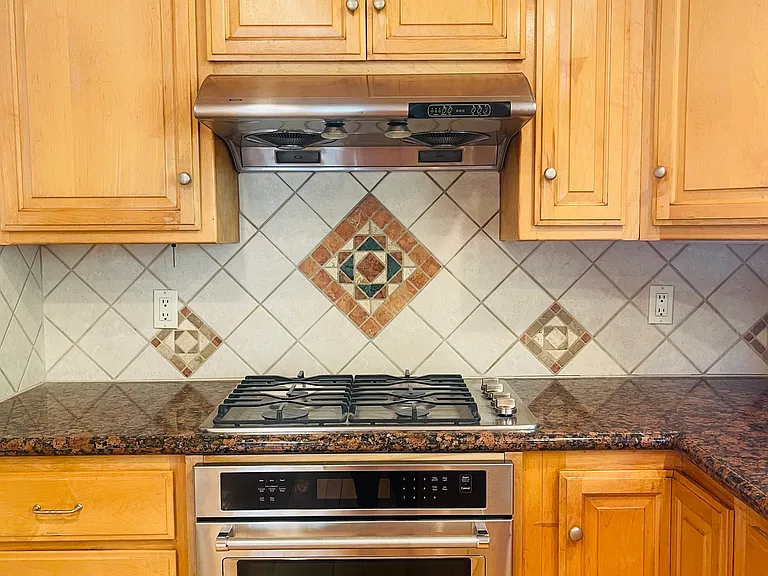 1150 Stafford Dr — Photo 12