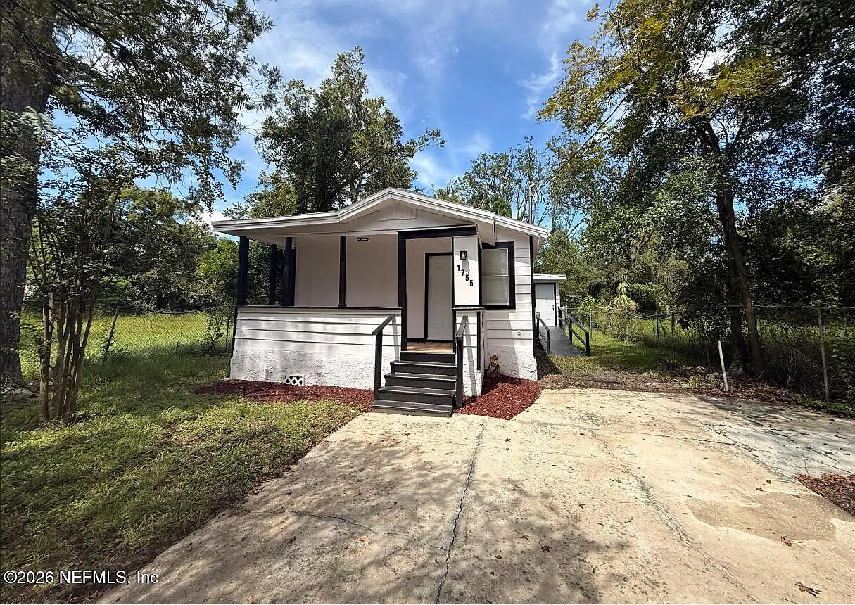 2 bed, 1.0 bath, 828 sqft, $1,600 — Photo 1