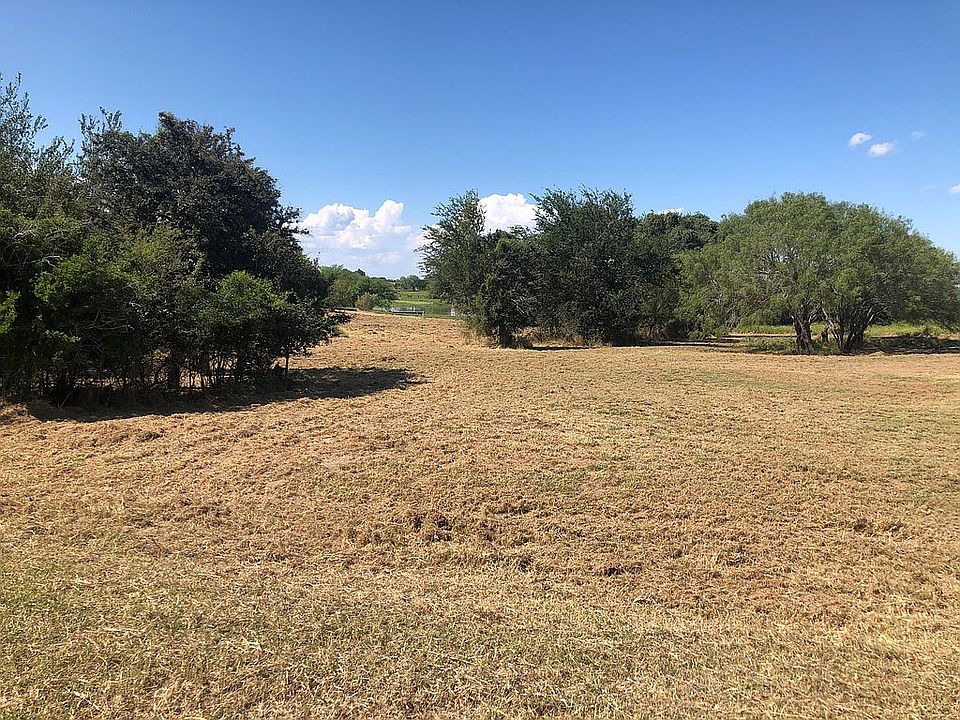 2nd image of 312 Pakuna Rd