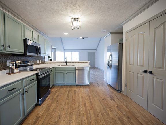 4th image of 1290 Tiree Dr