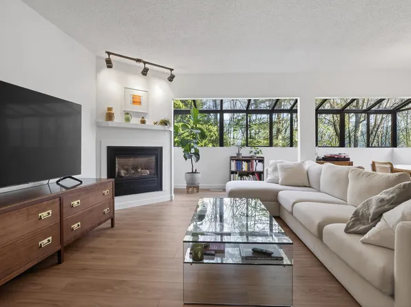526 Cardiff Way, Pt Moody, BC V3H 3T3