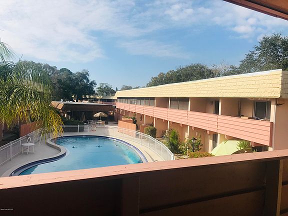 4th image of 2487 Country Club Dr #103