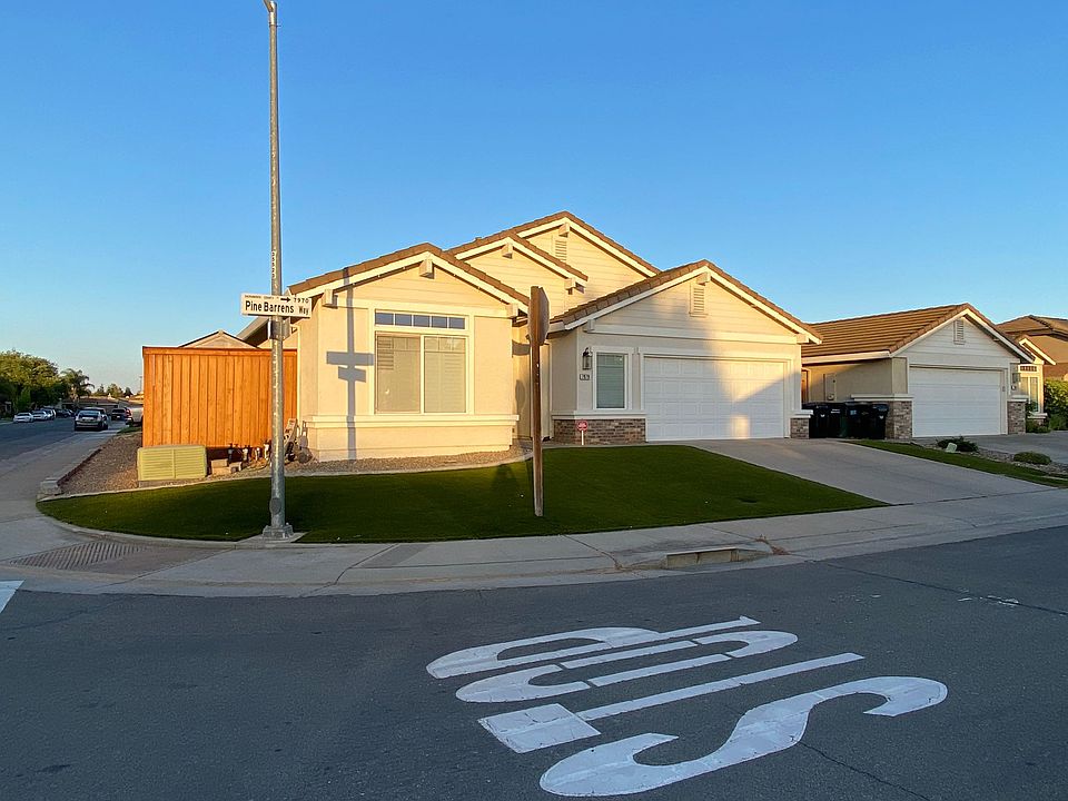 Corner lot with artificial turf. New 7ft fence for extra privacy.