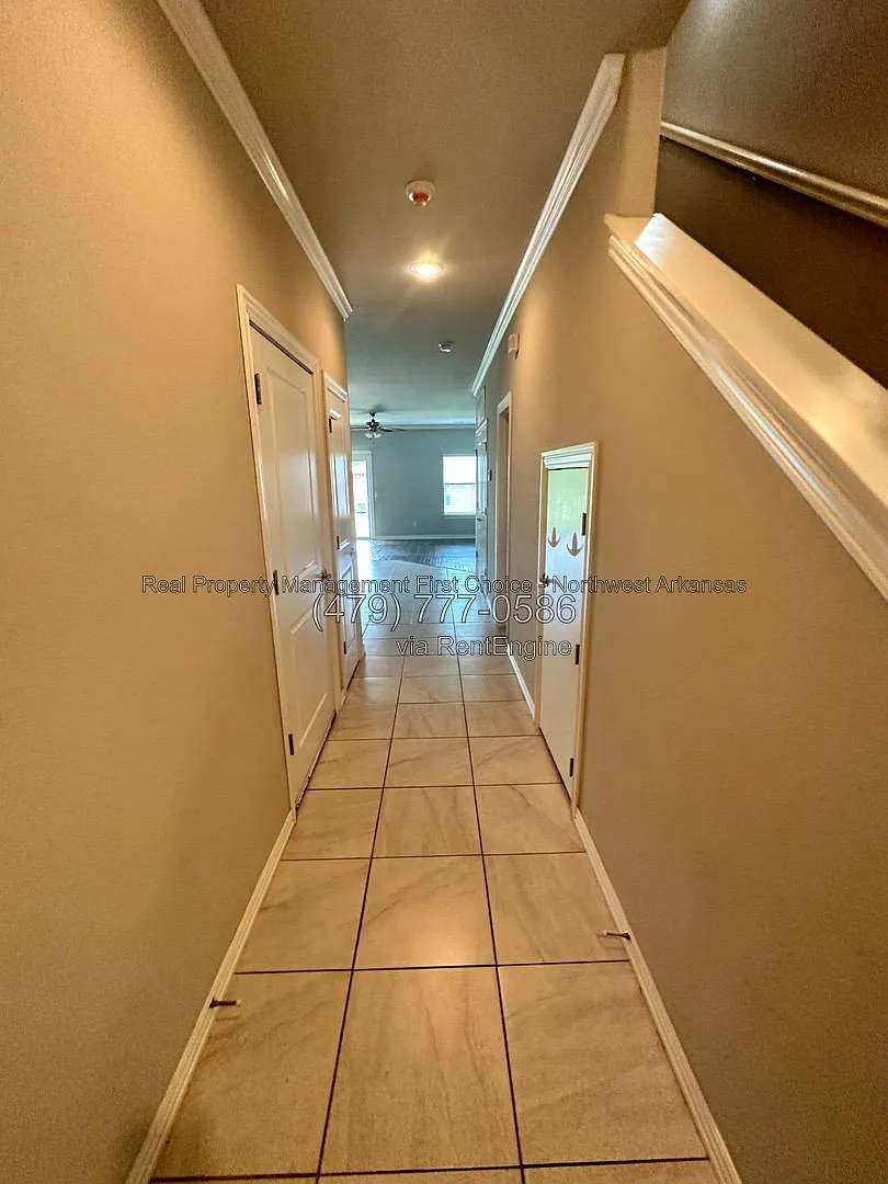 3 bed, 2.5 bath, 1550 sqft, $1,600 — Photo 2