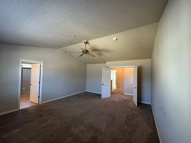 3008 NE 74th St — Photo 5