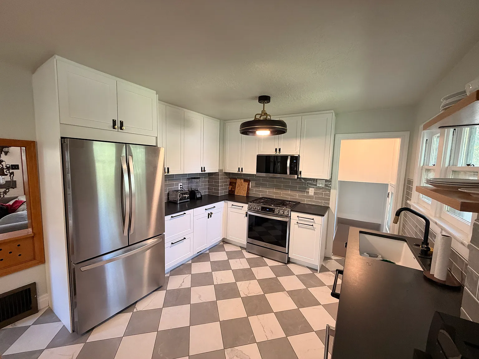 4 bed, 1790 sqft, $3,800 — Photo 3