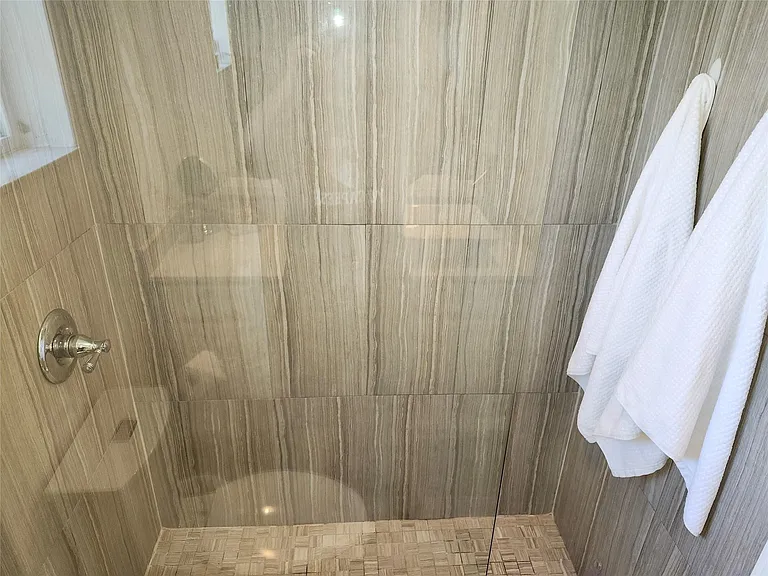 301 Cambridge Rd #301 — Photo 19