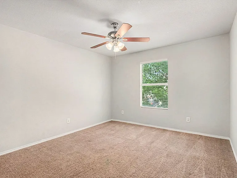 1733 Vineridge Ln — Photo 23
