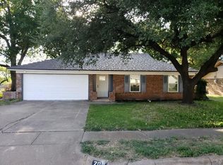 208 N Prairie View Rd, Crowley, TX 76036
