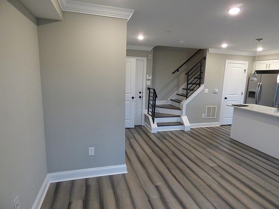 4th image of 3412 W Commissioner St APT 3