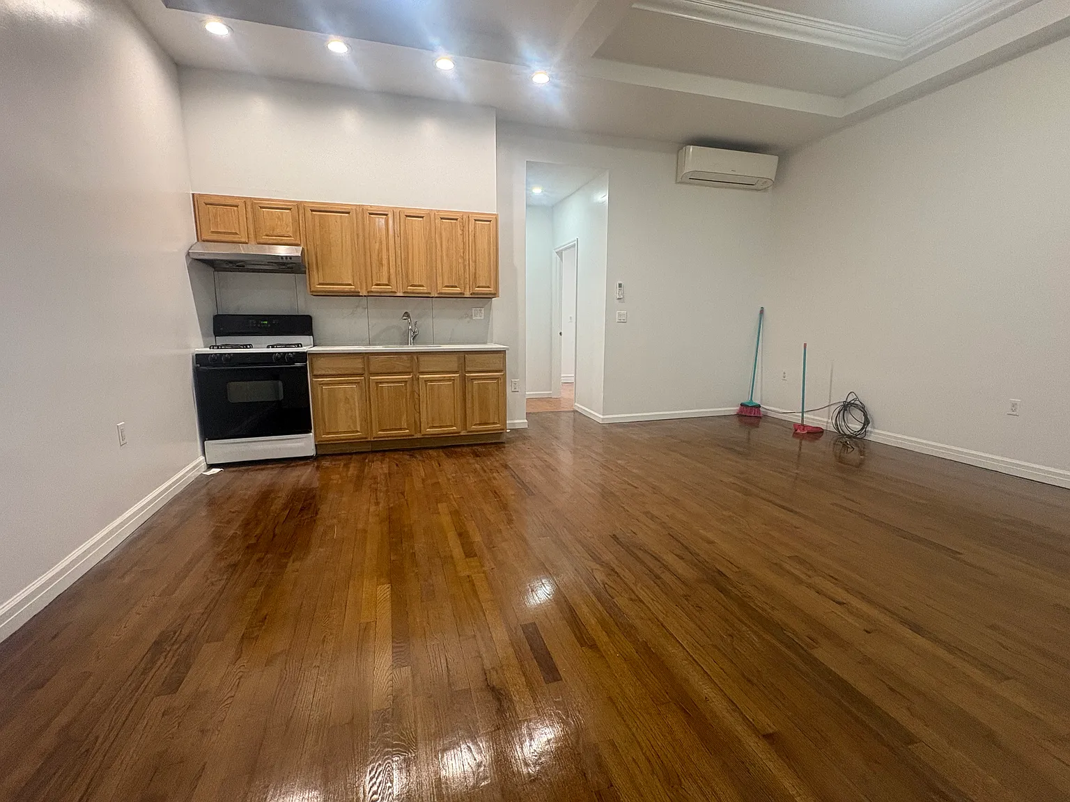 2 bed, 800 sqft, $2,800 — Photo 1