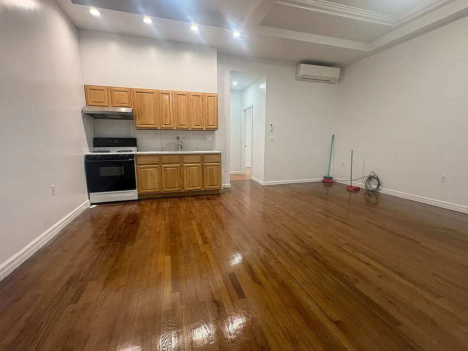 7322 15th Ave #1R