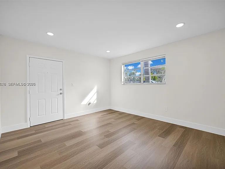 11810 NE 14th Ave #11810 — Photo 4