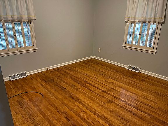 3rd image of 9315 Lowell Ave