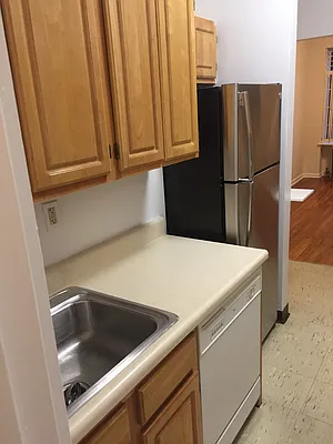 Rented by Metroline Realty | media 8