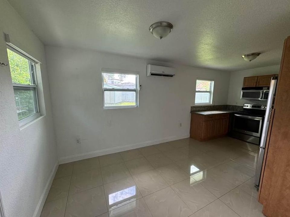 1st image of 106 SE 4th Ave #1A