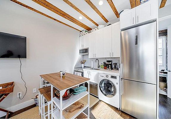 4th image of 220 W 13th St #5B