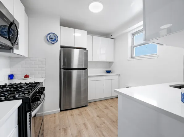 5900 Arlington Avenue image 7 of 16