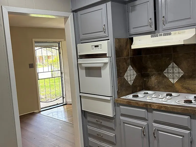 5914 Ridgeway Dr — Photo 10