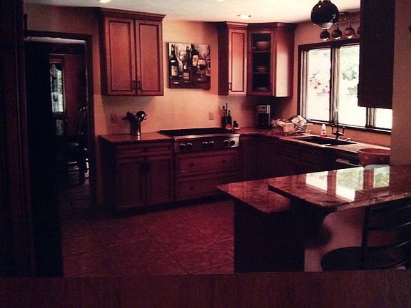 2nd image of 40 W Hill St