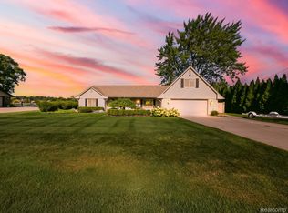 4977 Wavewood Dr, Commerce Township, MI 48382