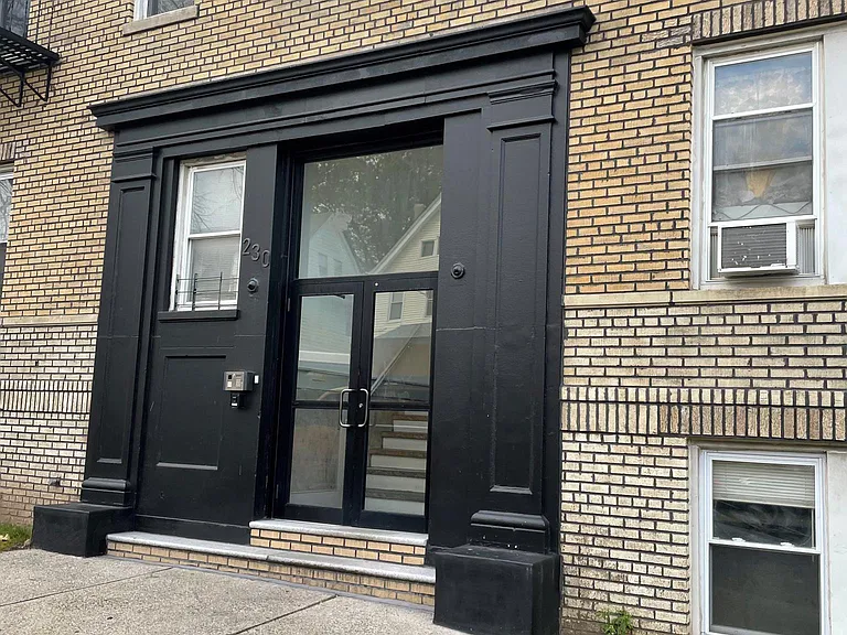 230 Washington St — Photo 3