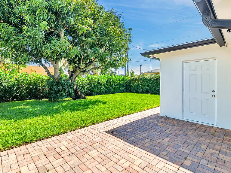 411 Summa St — Photo 15
