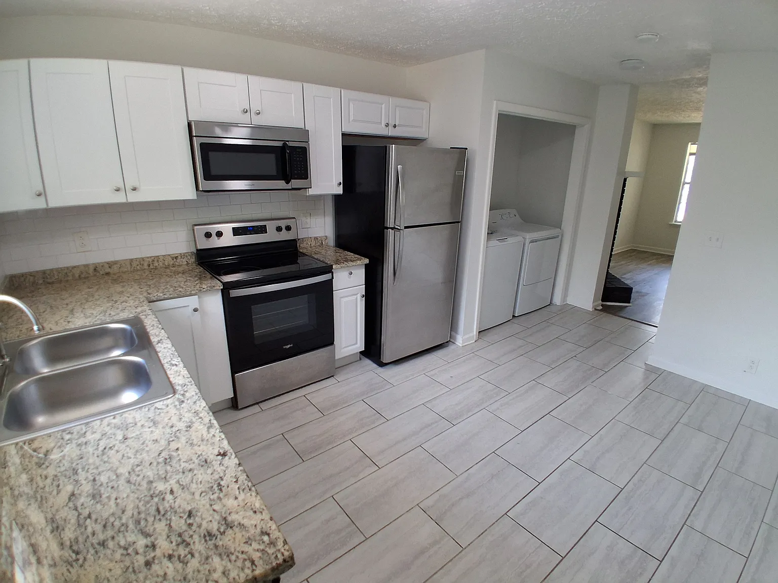 2 bed, 975 sqft, $2,000 — Photo 4