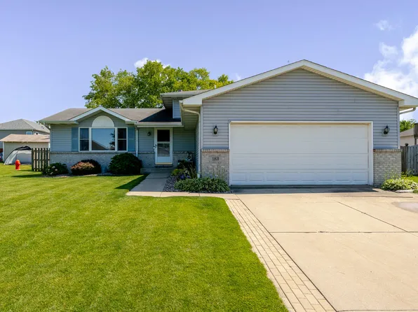 183 W 128th Ave, Crown Point, IN 46307