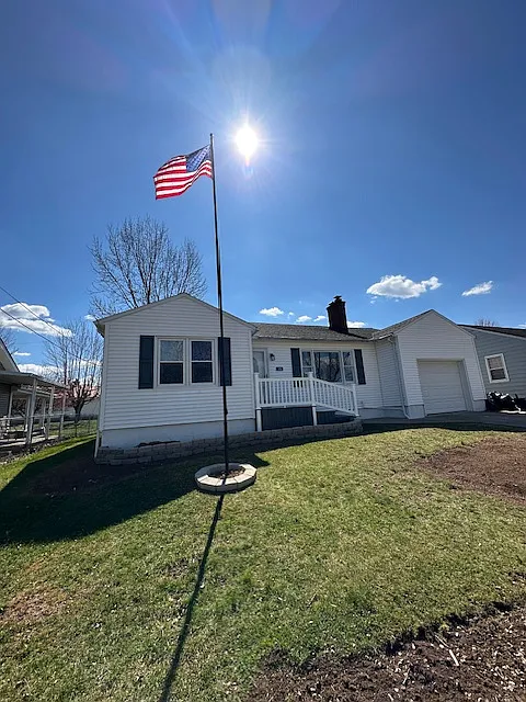 3 bed, 2592 sqft, $2,500 — Photo 2