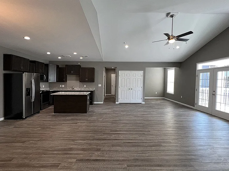 Green Valley Apartments — Photo 5