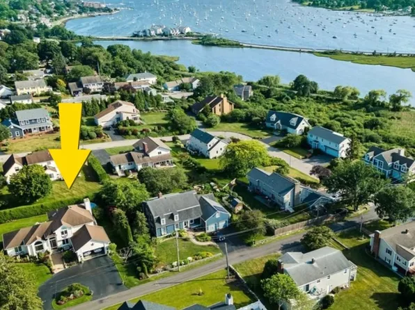 17 Sunnyside Ave, Bristol, RI 02809