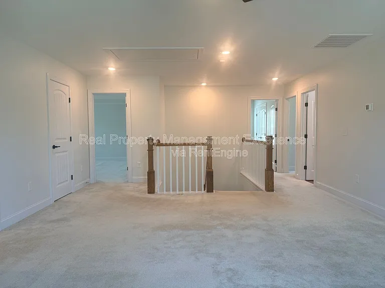 16 Clear Creek Cir — Photo 37