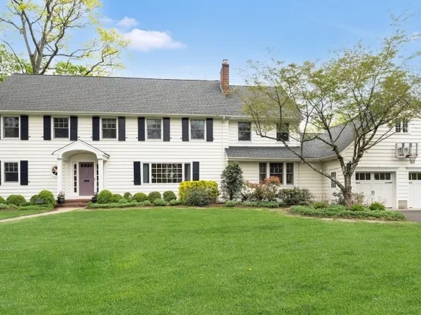 61 California St, Ridgewood Village, NJ 07450