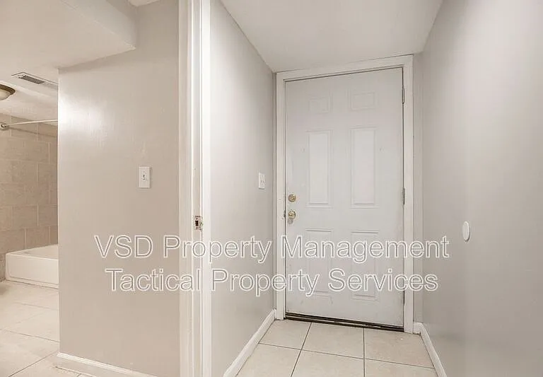 2048 W 98th St #5 — Photo 5
