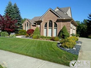 55597 Parkview Dr, Shelby Township, MI 48316