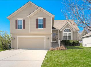 1720 Parkside Dr, Liberty, MO 64068