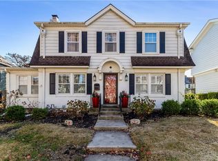 23 E 69th St, Kansas City, MO 64113