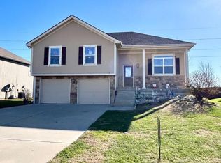 4913 S 22nd St, Leavenworth, KS 66048