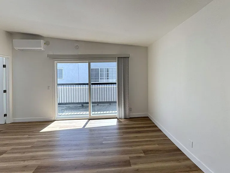 3630 Midvale Ave #16 — Photo 2