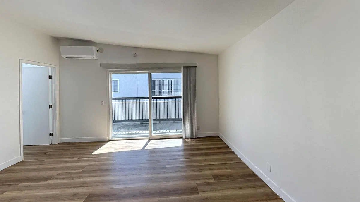 Building Photo - 3630 Midvale Ave #16