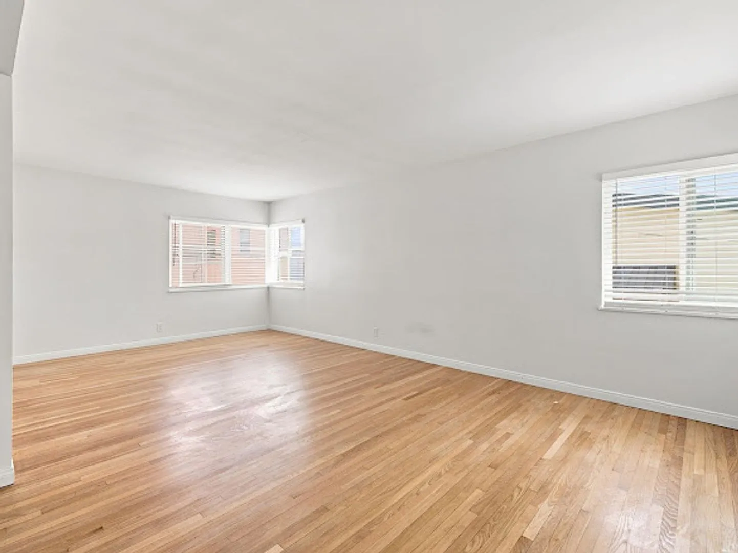 Newly Remodeled 1-Bedroom Upper Unit in Alamitos Beach — Photo 4
