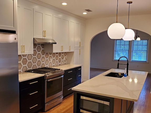 4th image of 2832 Park St