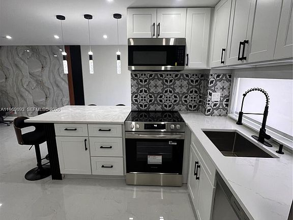 4th image of 17021 N Bay Rd APT 814