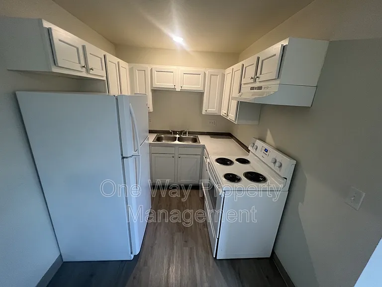 2025 4th Ave #6 — Photo 4