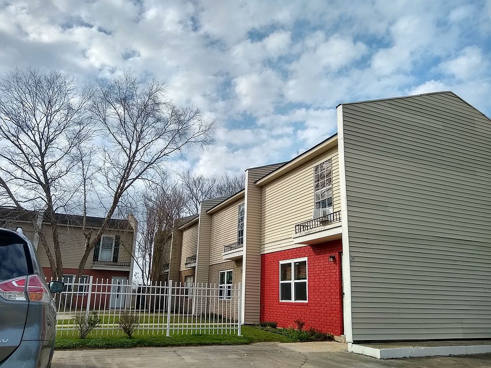 Streetside building c
