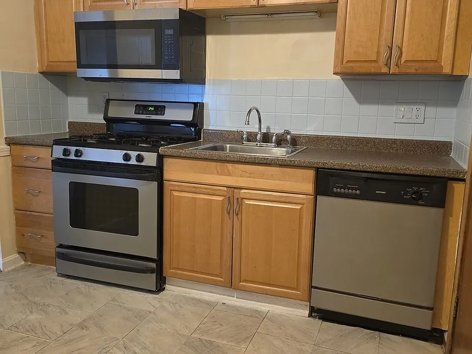 70 Mudge St #8