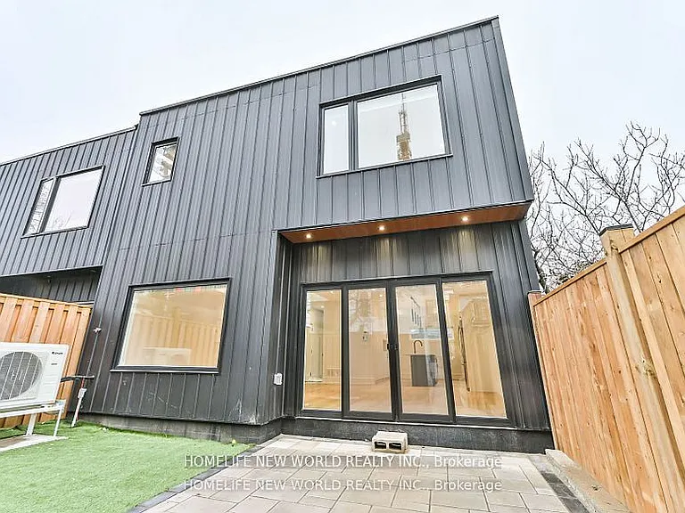 995 Dufferin St #LANEWAY — Photo 1
